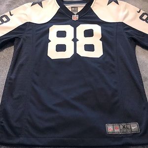 Youth XL 18-20 Cowboys Bryant #88
football jersey